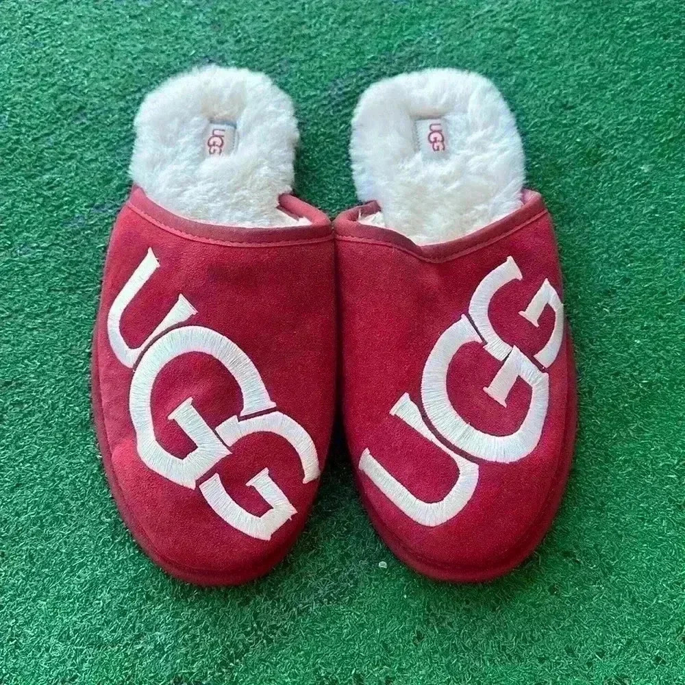 UGG - Picture 1 of 4